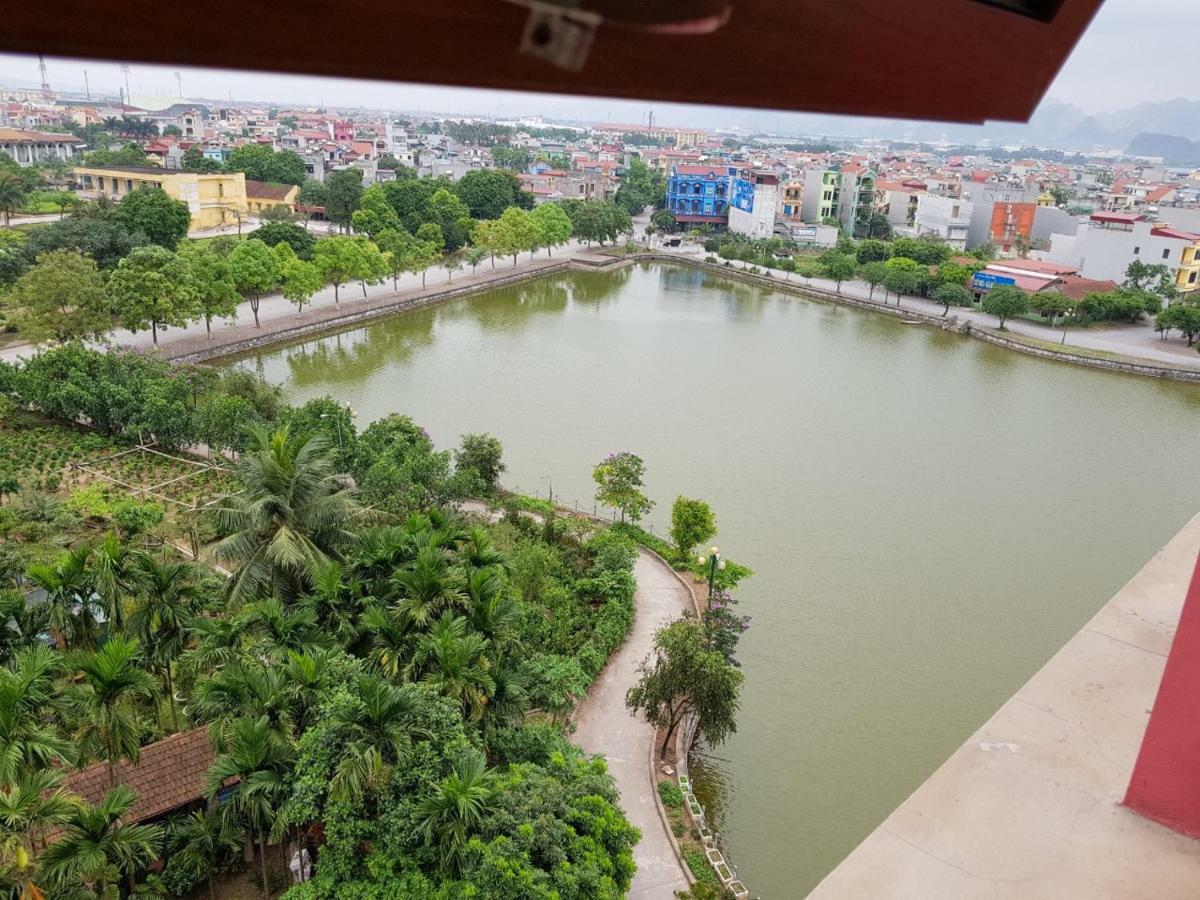 Khách sạn Anh Đào Phu Ly Esterno foto