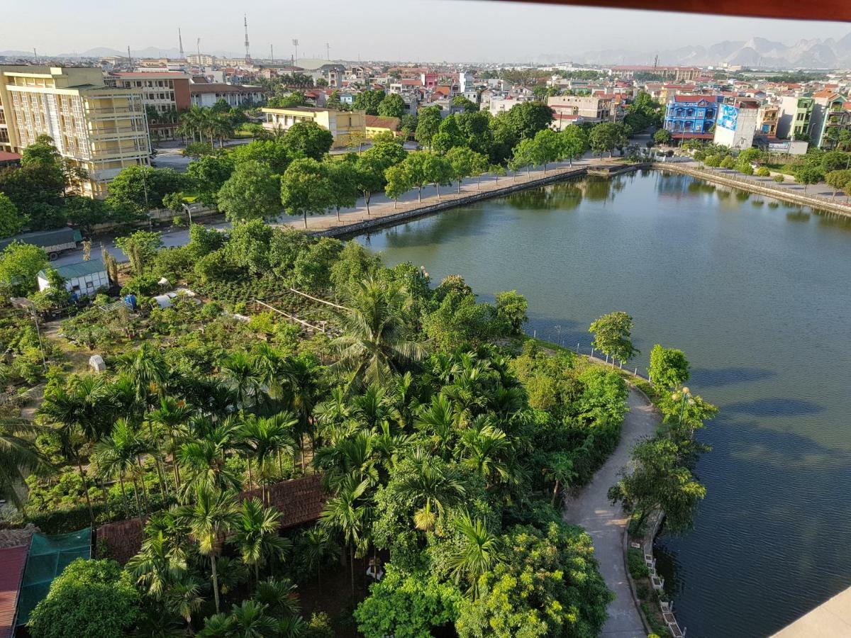 Khách sạn Anh Đào Phu Ly Esterno foto